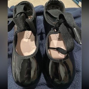 EUC Capezio black tap shoes size 8.5w